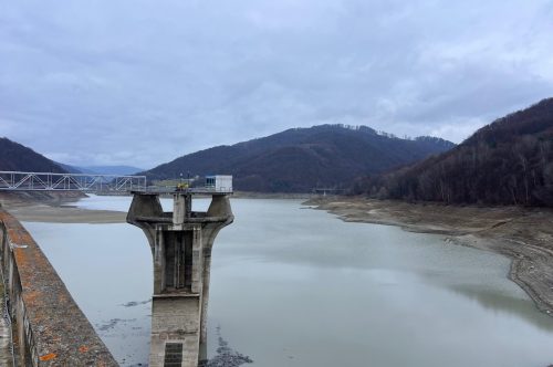 COMUNICAT DE PRESĂ Având în vedere situația critică creată de întreruperea furnizării de apa potabila de către ESZ Prahova  către beneficiari, Administrația Națională „Apele Române” face următoarele precizări: